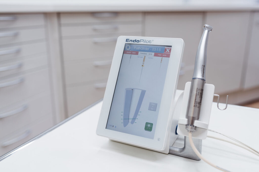 Ihr Spezialist in Würzburg: Schmerzarm, präzise und schonend für den langfristigen Erhalt Ihrer natürlichen Zähne!